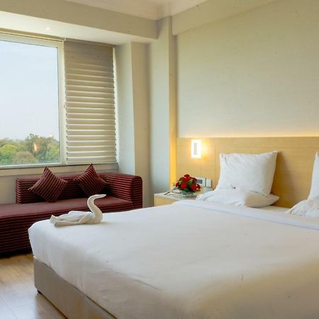 Gemini Continental, Hazratganj Hotel Lucknow Eksteriør billede