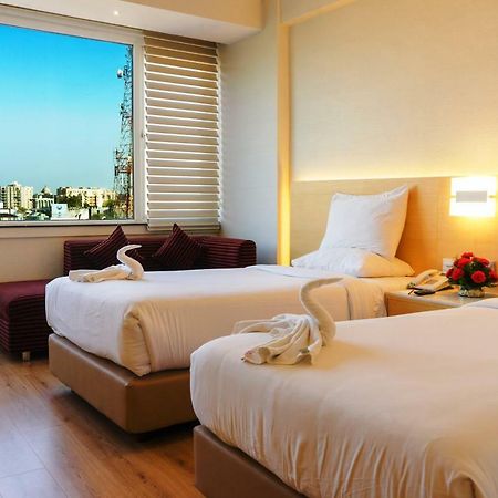 Gemini Continental, Hazratganj Hotel Lucknow Eksteriør billede