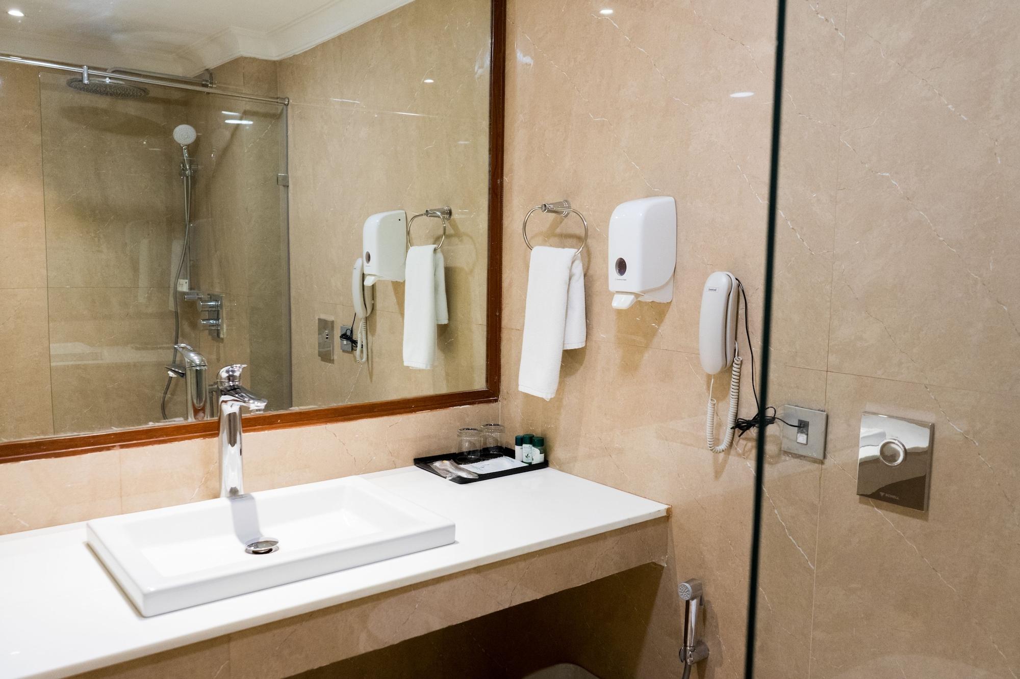 Gemini Continental, Hazratganj Hotel Lucknow Eksteriør billede