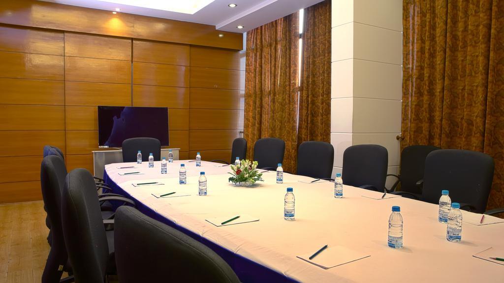 Gemini Continental, Hazratganj Hotel Lucknow Eksteriør billede