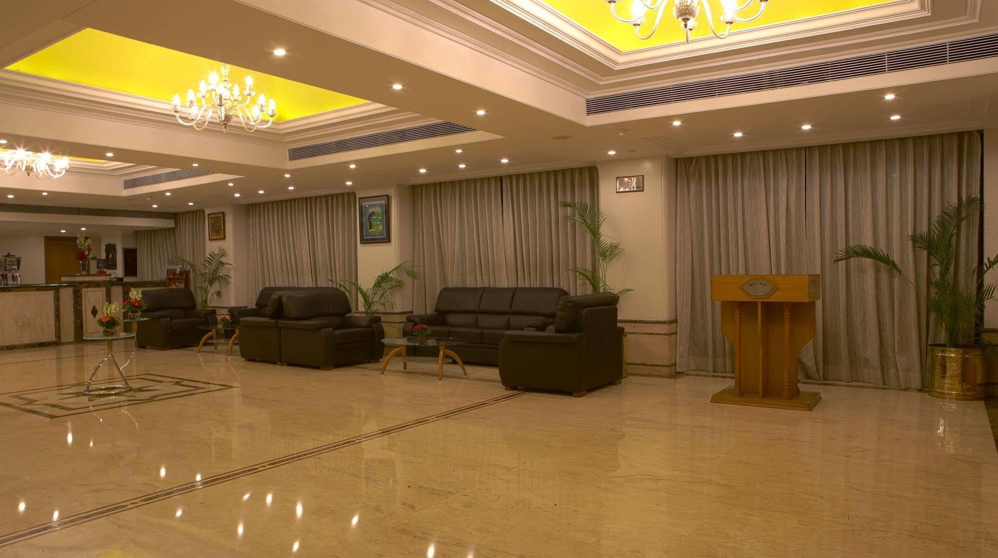 Gemini Continental, Hazratganj Hotel Lucknow Eksteriør billede