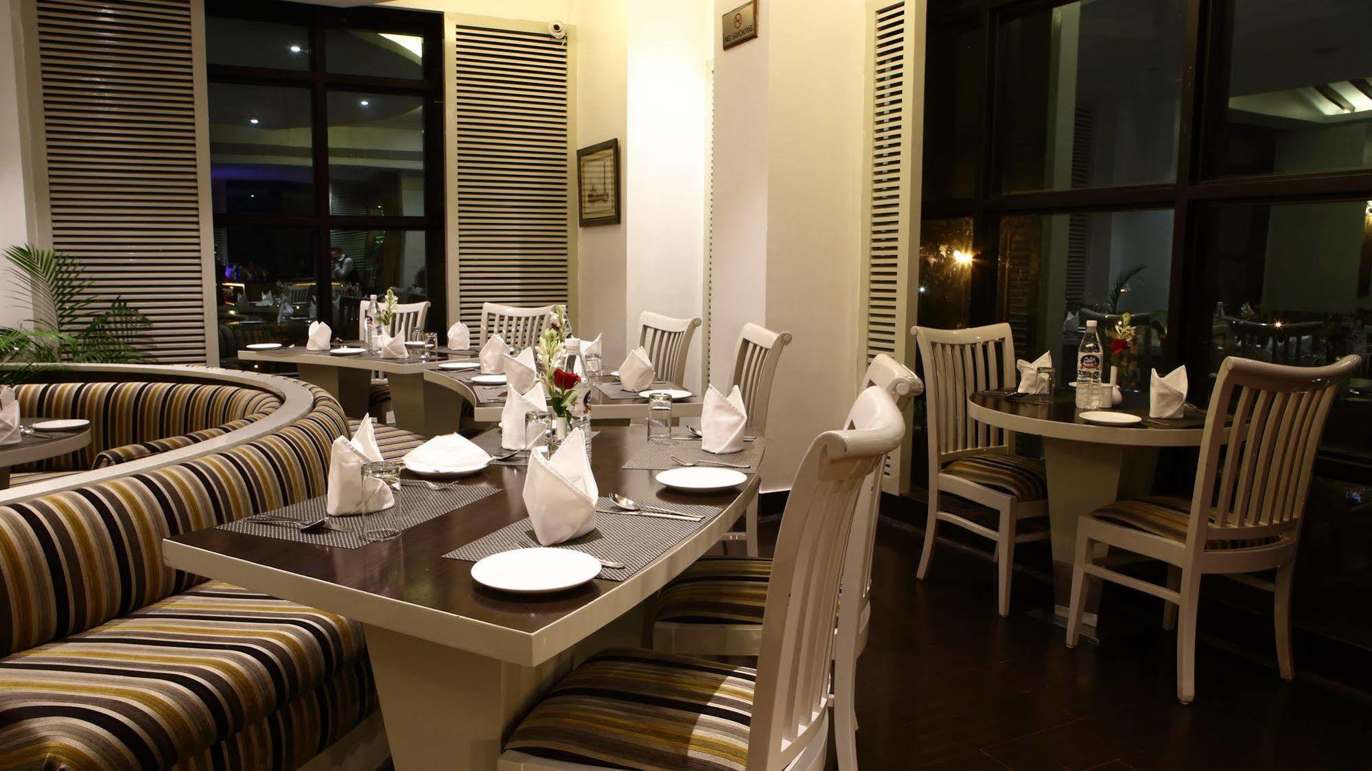 Gemini Continental, Hazratganj Hotel Lucknow Eksteriør billede