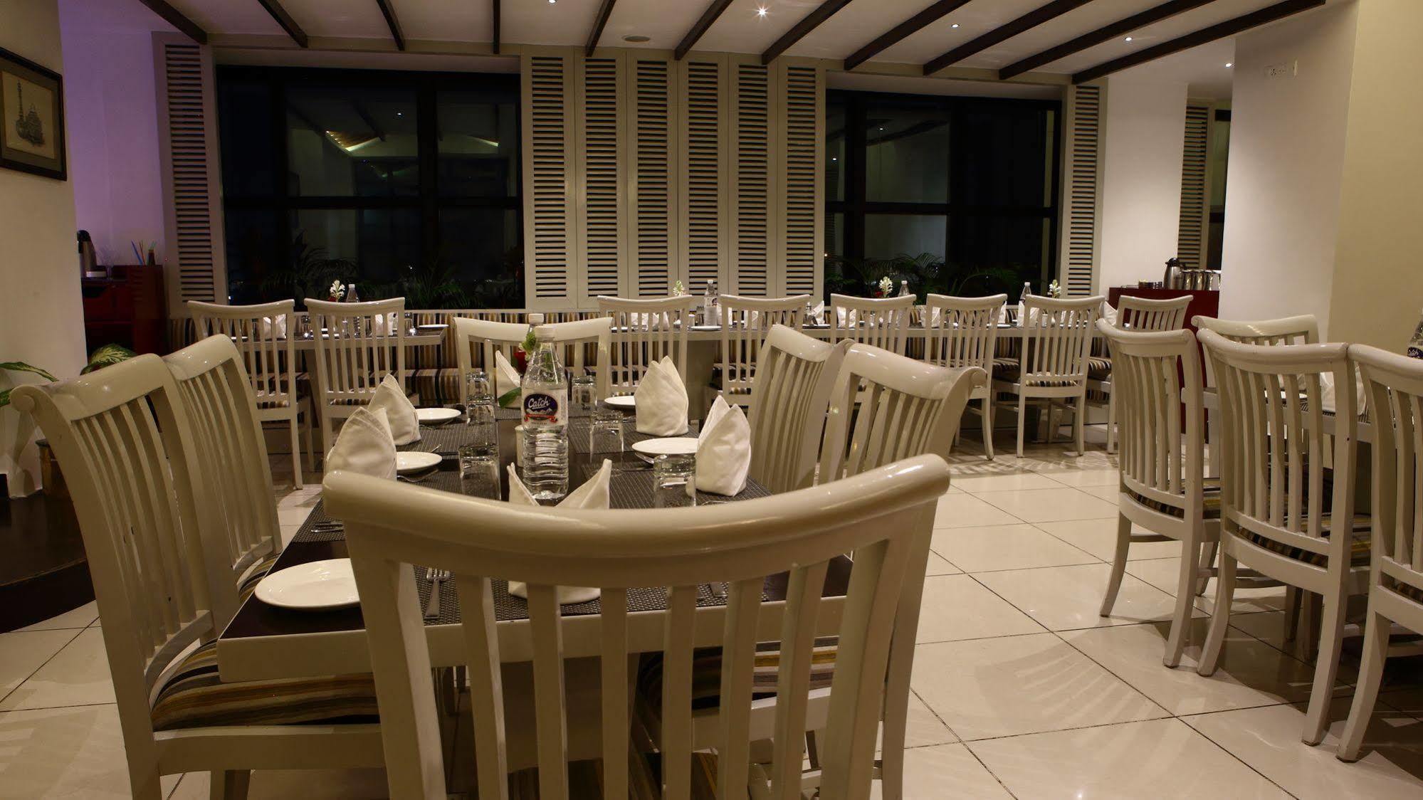 Gemini Continental, Hazratganj Hotel Lucknow Eksteriør billede