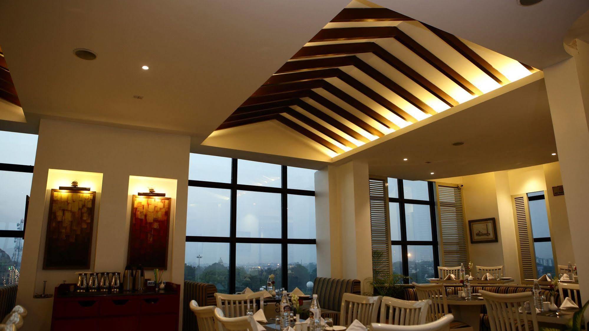 Gemini Continental, Hazratganj Hotel Lucknow Eksteriør billede