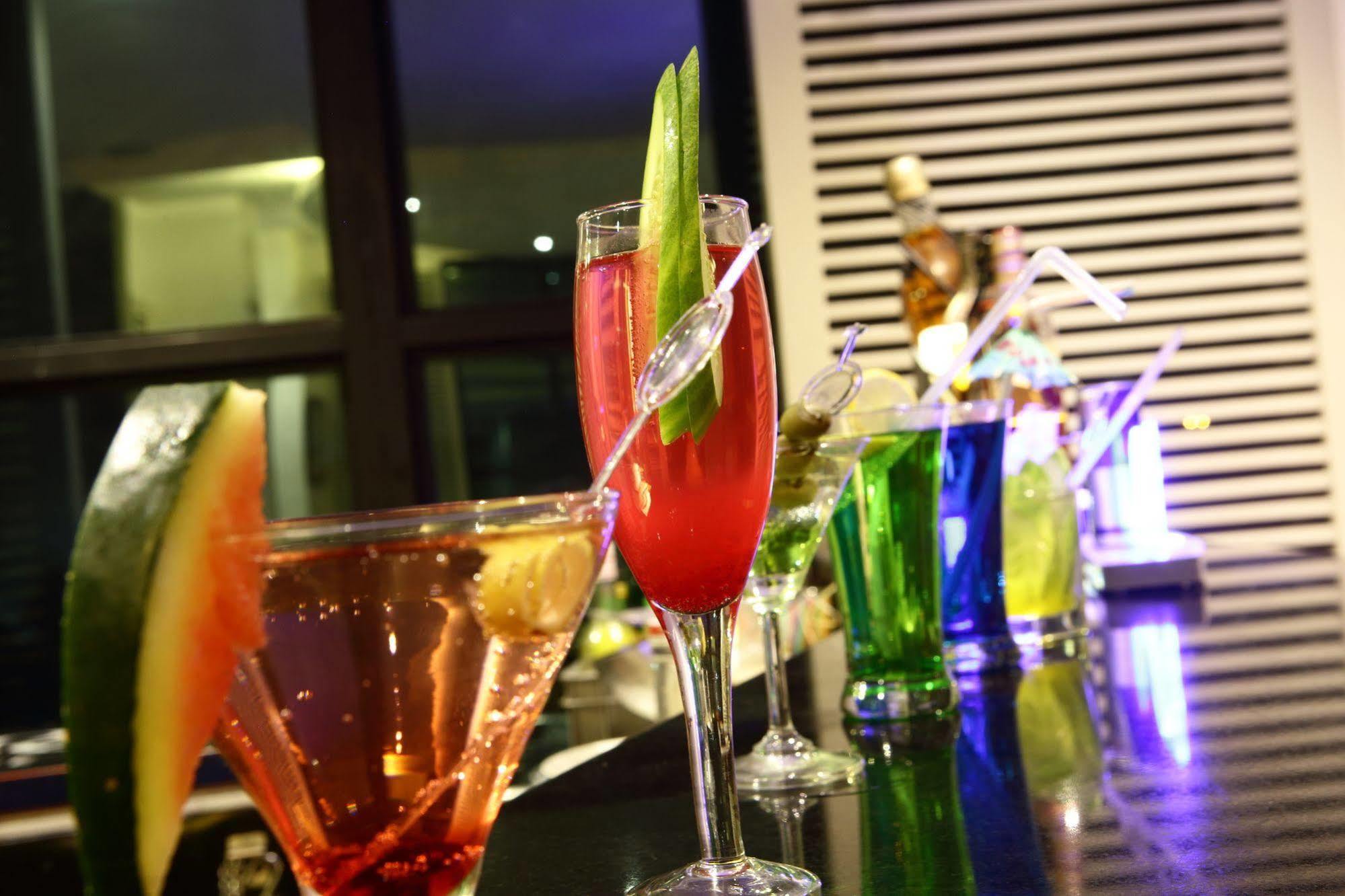 Gemini Continental, Hazratganj Hotel Lucknow Eksteriør billede