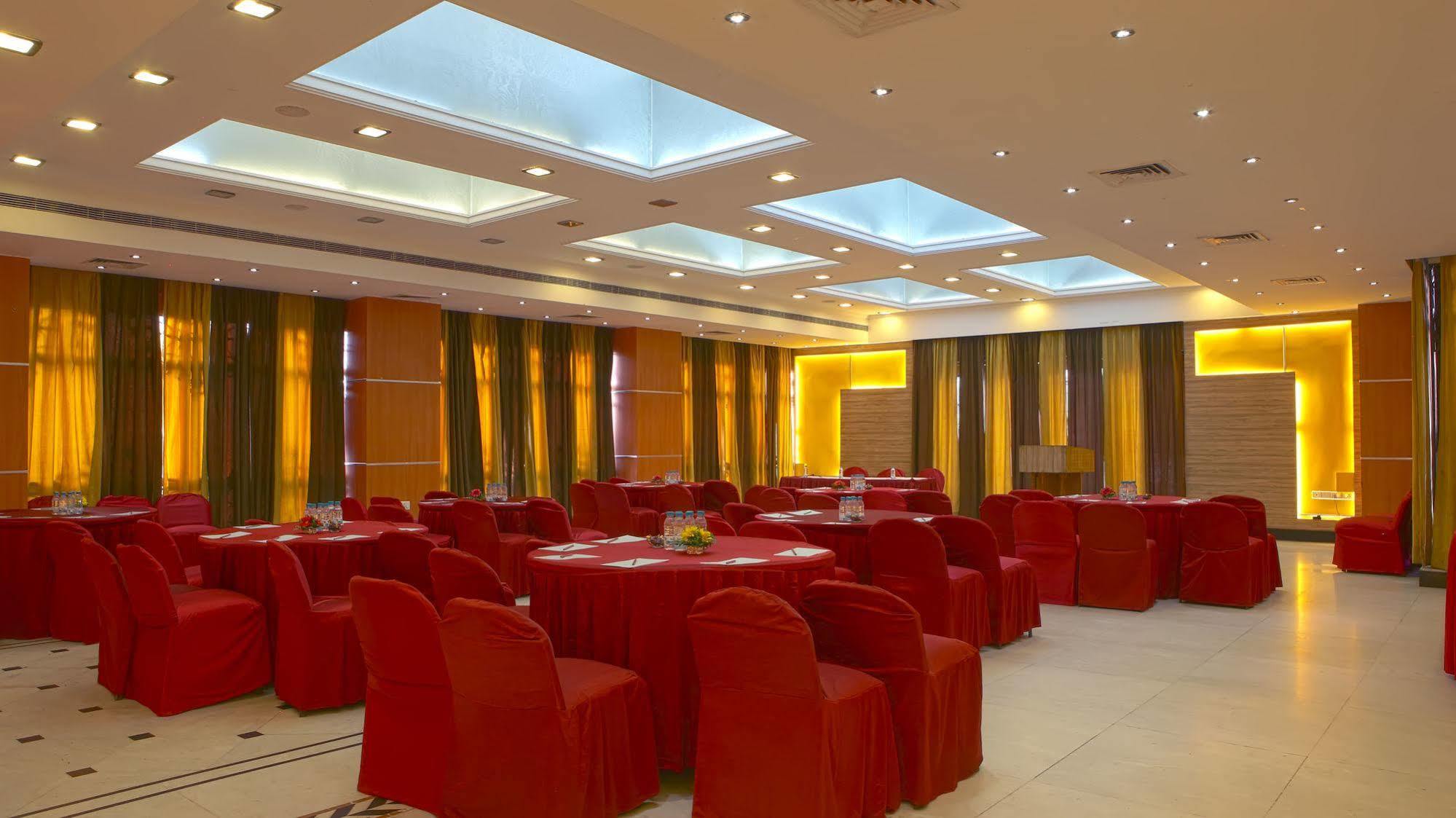 Gemini Continental, Hazratganj Hotel Lucknow Eksteriør billede