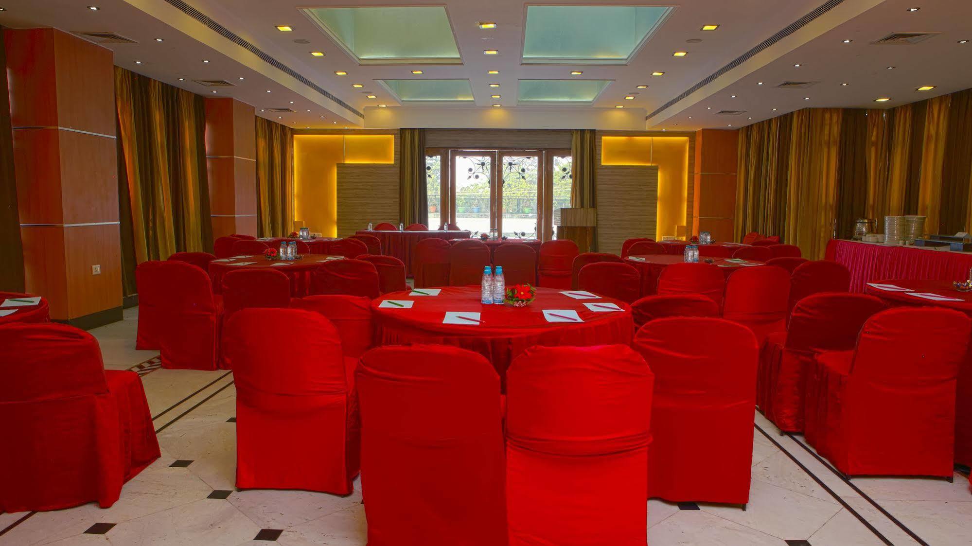 Gemini Continental, Hazratganj Hotel Lucknow Eksteriør billede
