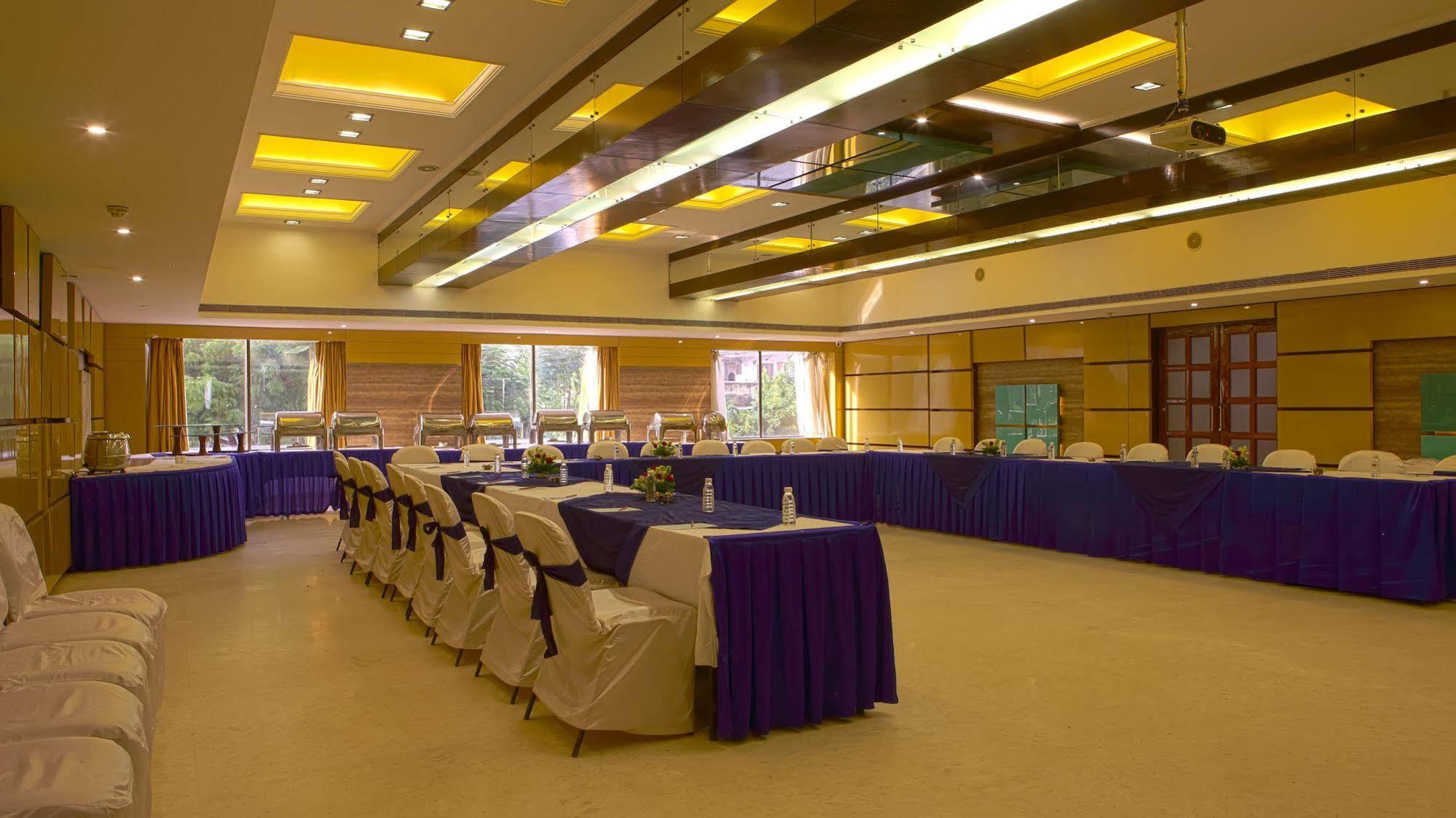 Gemini Continental, Hazratganj Hotel Lucknow Eksteriør billede