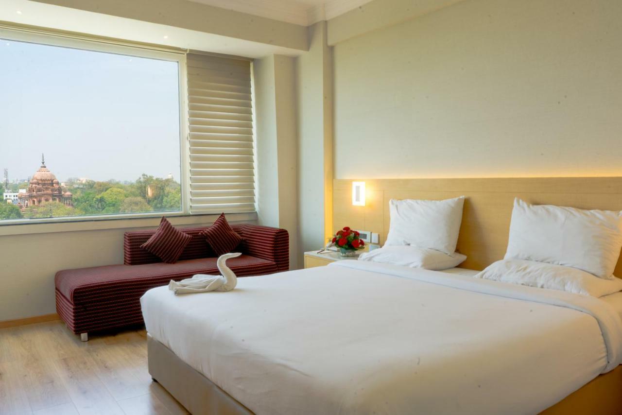 Gemini Continental, Hazratganj Hotel Lucknow Eksteriør billede