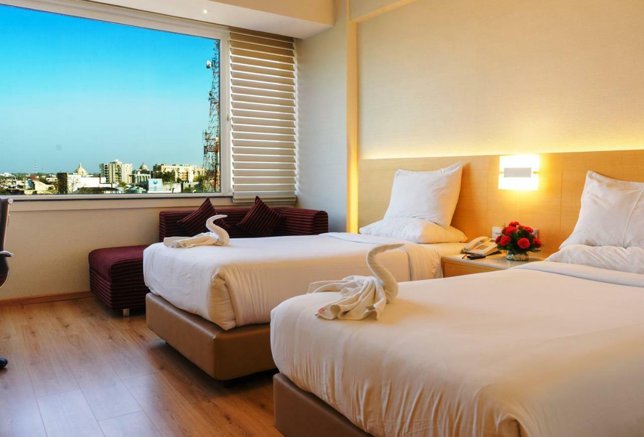 Gemini Continental, Hazratganj Hotel Lucknow Eksteriør billede