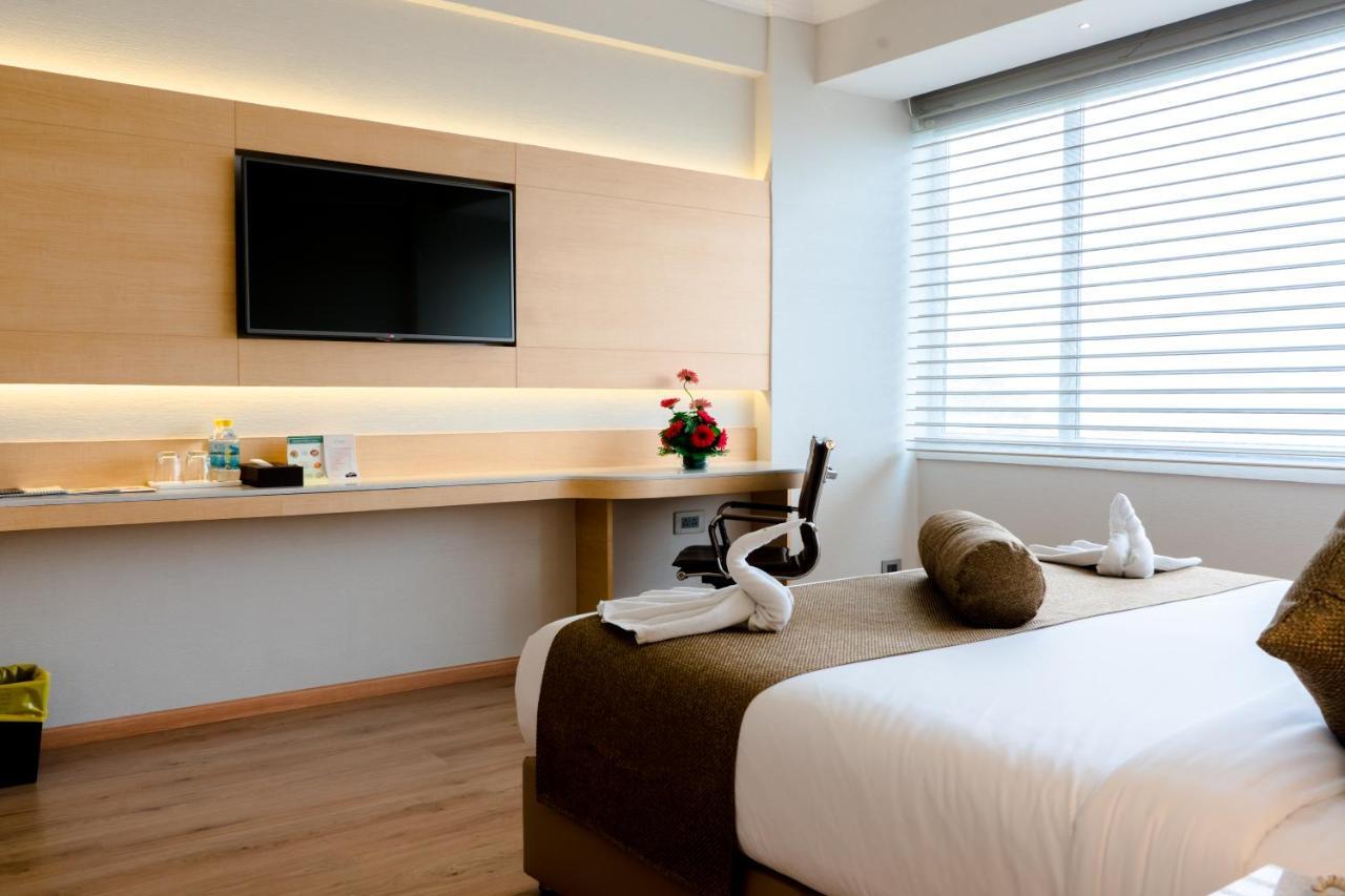 Gemini Continental, Hazratganj Hotel Lucknow Eksteriør billede